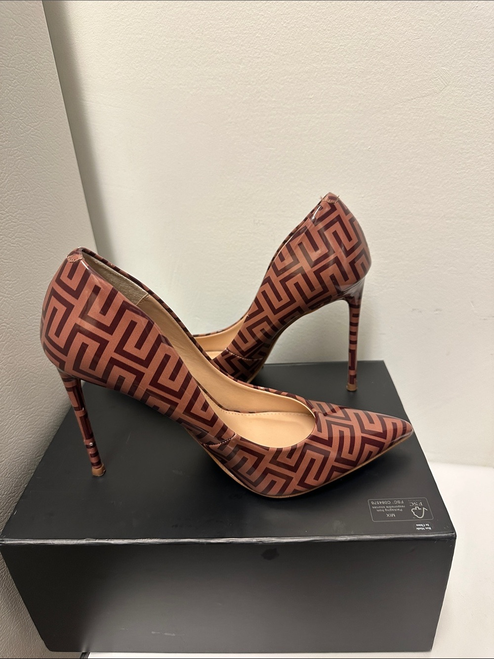 Steve Madden Brown Geometric Pointed Toe Heels, So classy (size: 8 ) - Picture 9 of 9